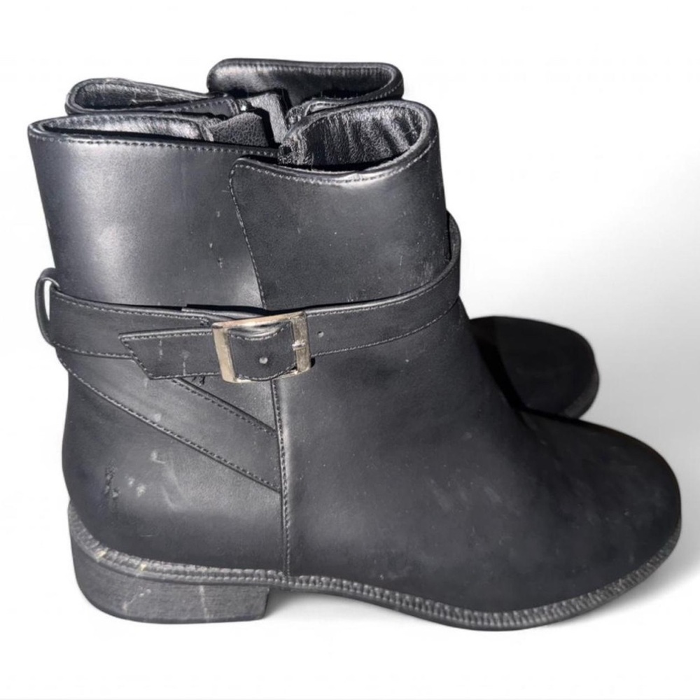 Women’s Black leather ankle boots with buckle size 9